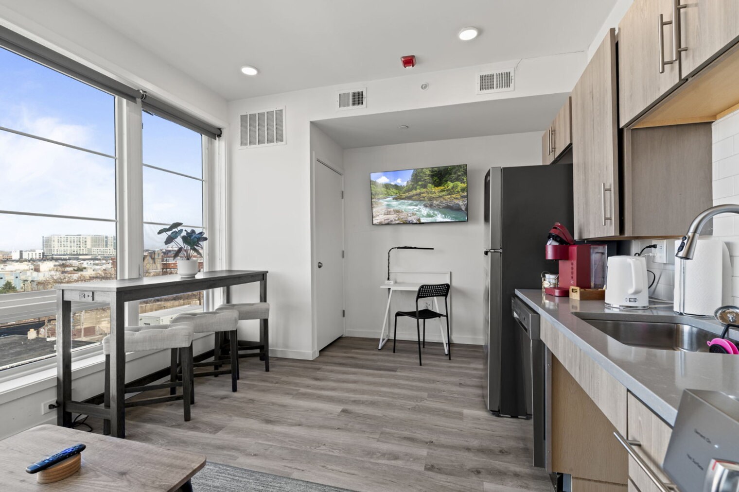 Building Photo - 501 N Perth St