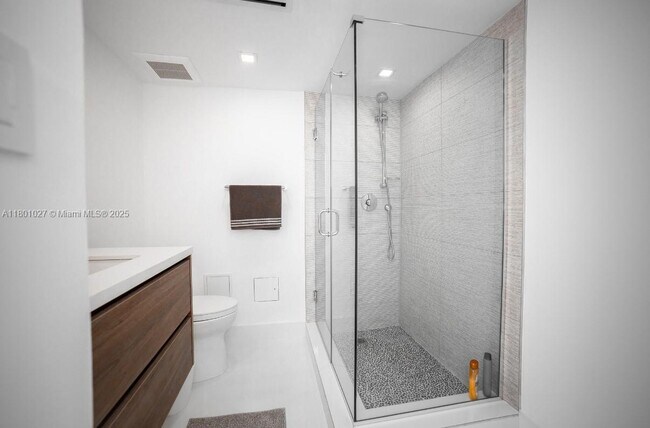 Building Photo - 5600 Collins Ave