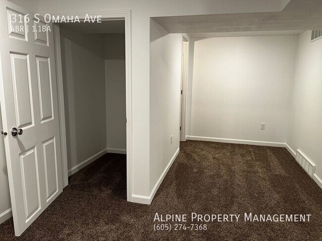 Building Photo - 4 Bed/1.5 Bath with Triple Stall Garage!