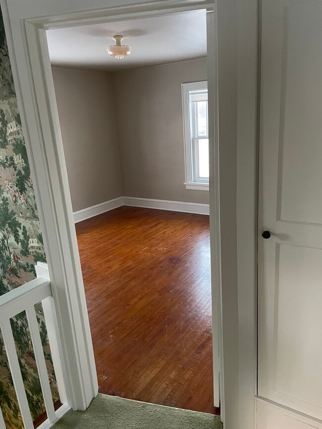 Building Photo - 204 E 3rd St