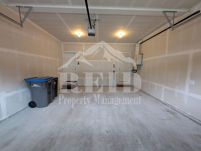 Building Photo - 3887 Portside Dr