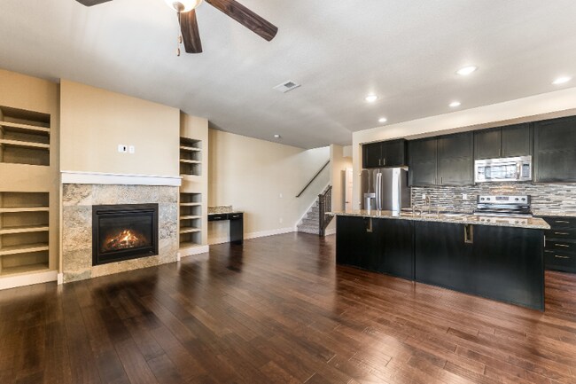 Building Photo - 2115 Blackbird Dr