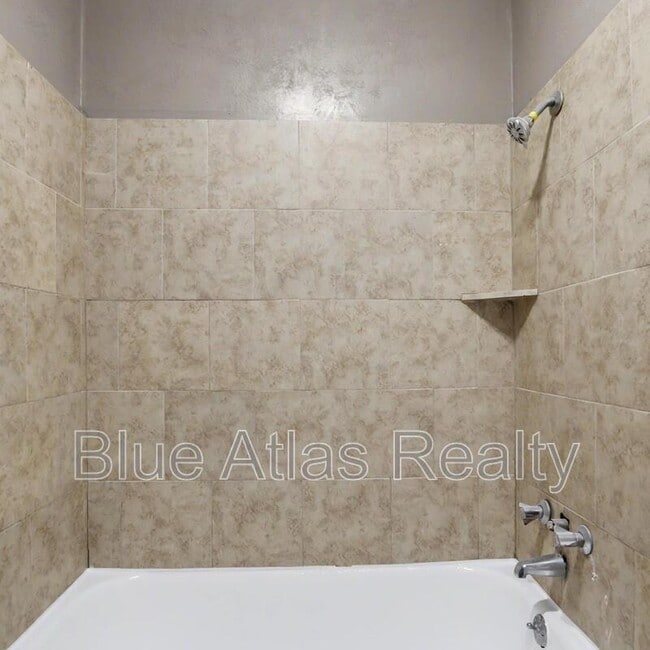 Building Photo - 805 Cherry Hills Dr