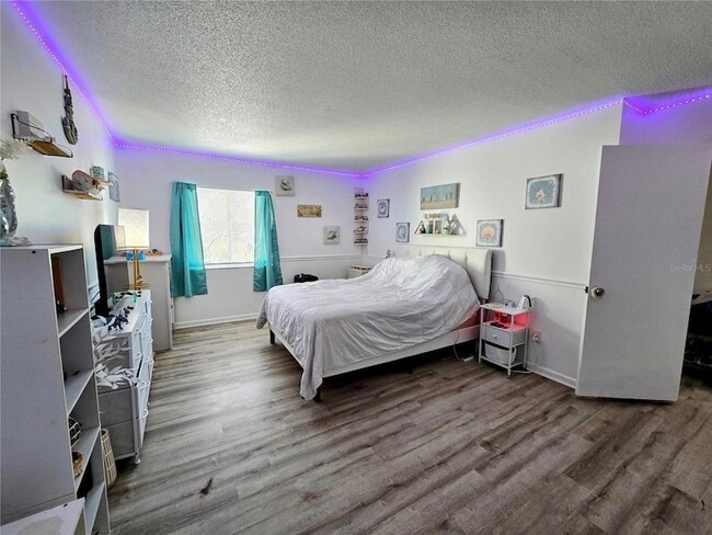 Building Photo - 633 Silver Pass