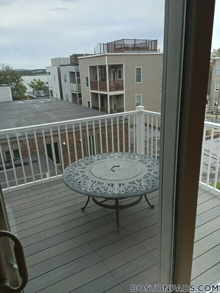 Building Photo - 467 E 8th St