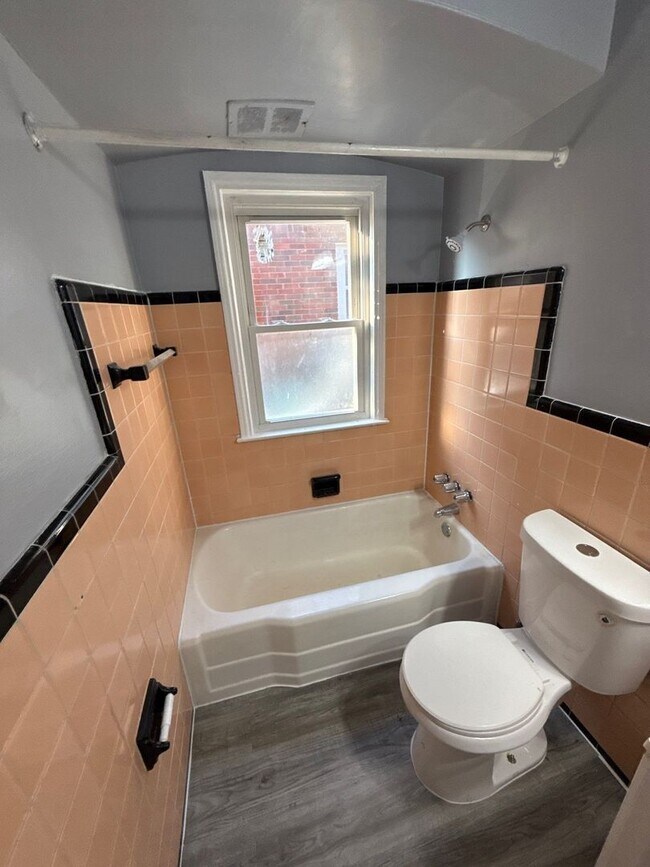 Building Photo - 3 Bedroom Home In Detroit