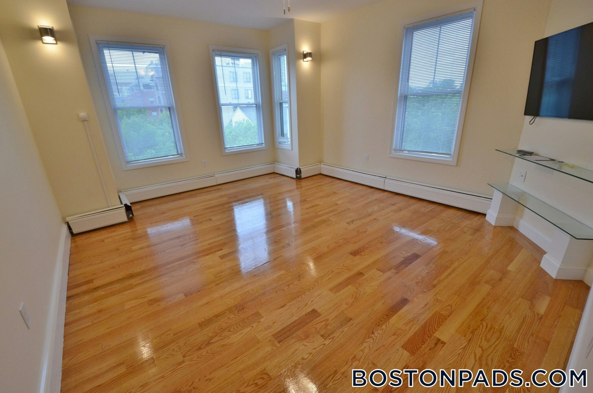 Building Photo - 35 Brookline St