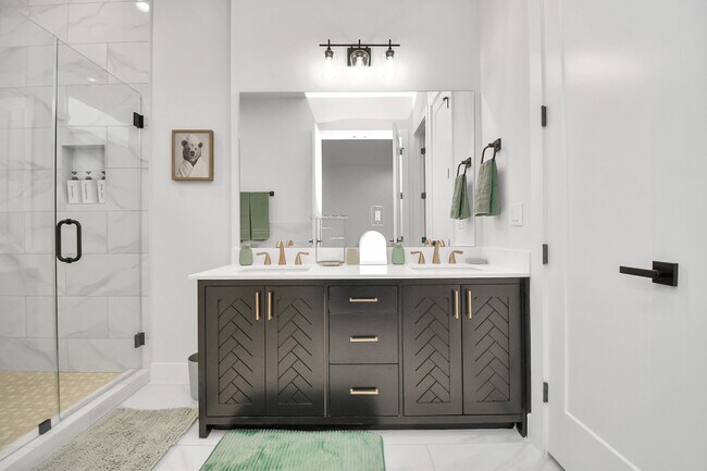 Building Photo - 6115 Campos Dr