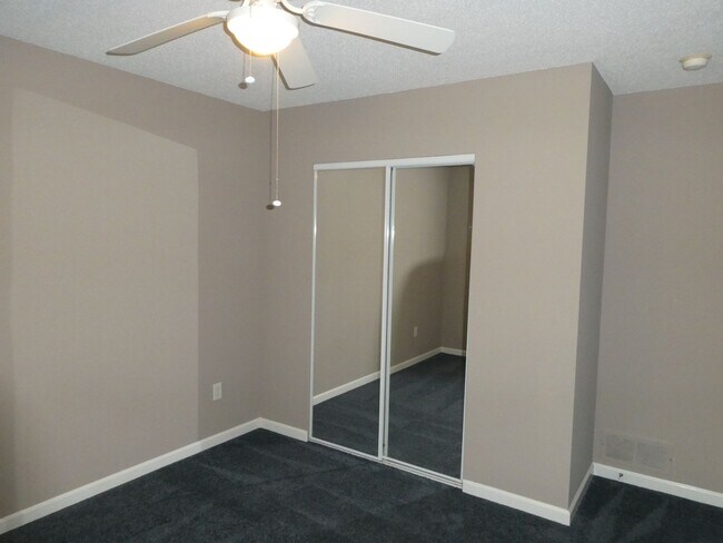 Building Photo - 3 Bedroom 2 Bath Home in Seven Oaks Neighborhood