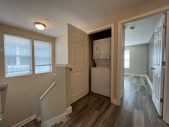 Building Photo - Incredible SE Hazelwood 2 Bedroom + 1 Bathroom Condo w/ included Garage and Washer & Dryer!!