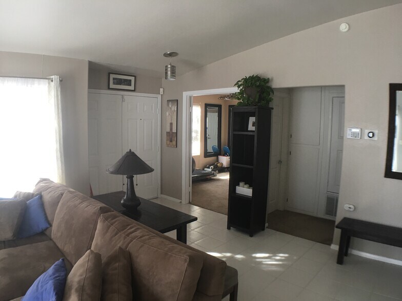 The entryway - 68820 Risueno Road