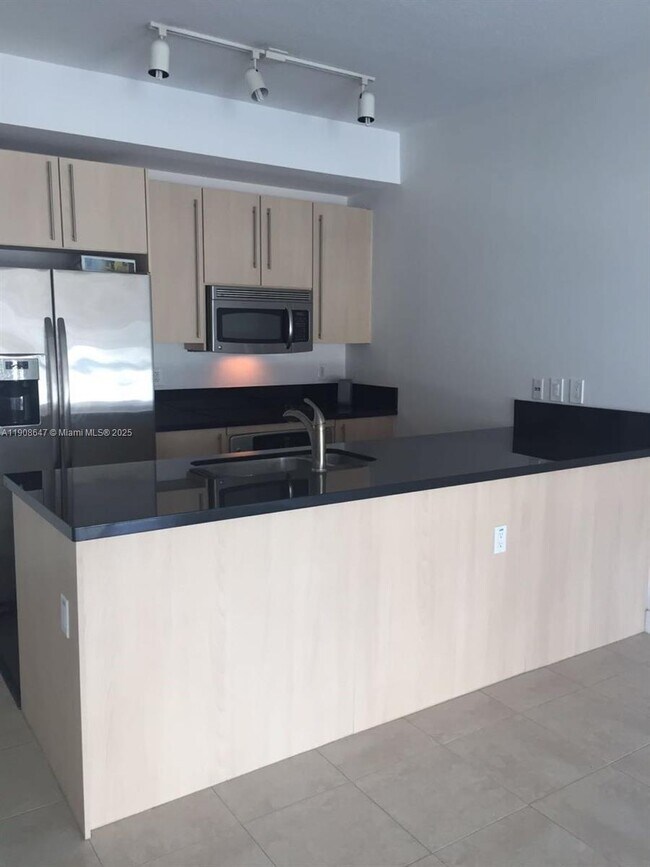 Building Photo - 1111 SW 1st Ave