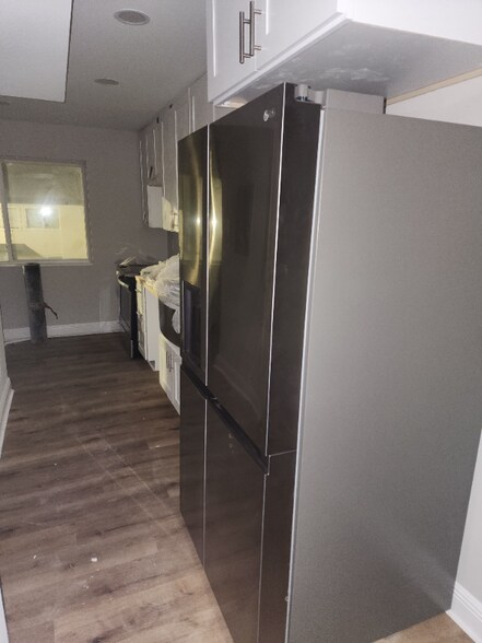 Building Photo - 390 W Lake Ave NW