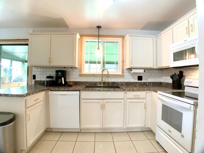 Building Photo - 313 Verdun Dr