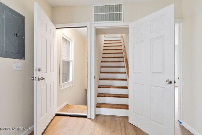 Building Photo - 216 Delaware St