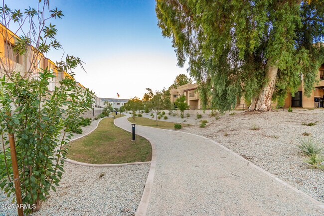 Building Photo - 2134 W Harmont Dr