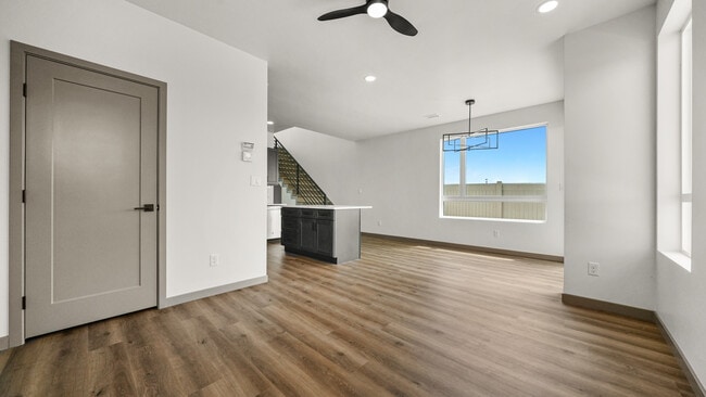 Building Photo - 353 Toms Cyn Dr
