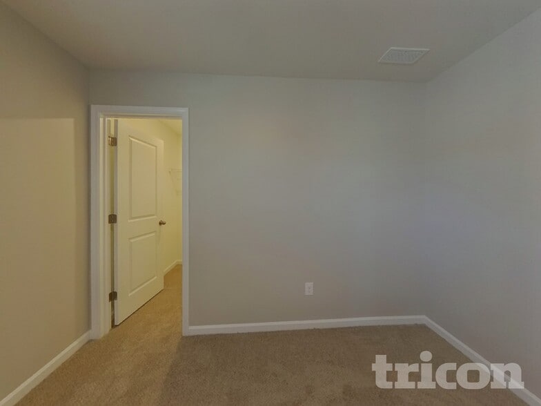 Building Photo - 5789 Oak Br Cir