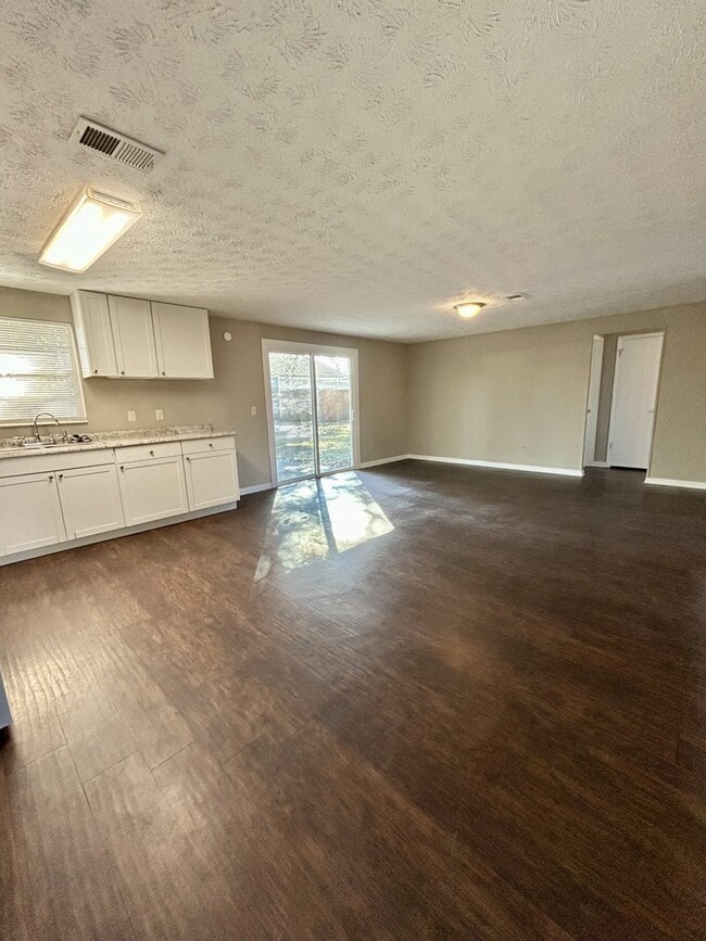 Building Photo - 8798 Pinon Dr