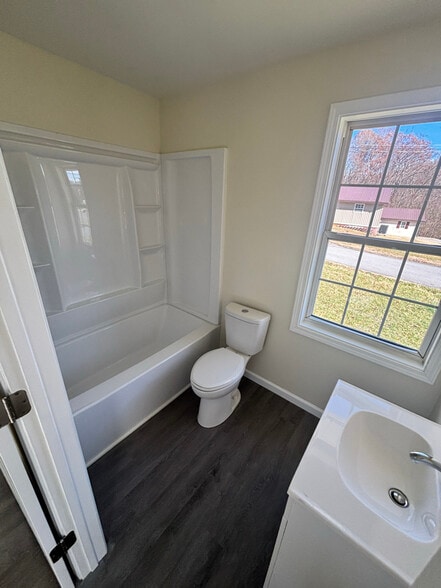 Building Photo - 102 Piedmont St