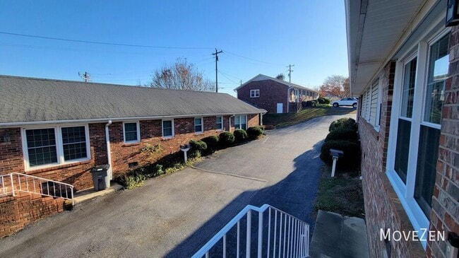 Building Photo - 3 Balfer Ct