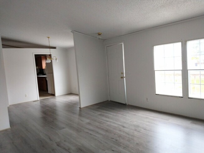 Building Photo - 239 Castlebury Ln