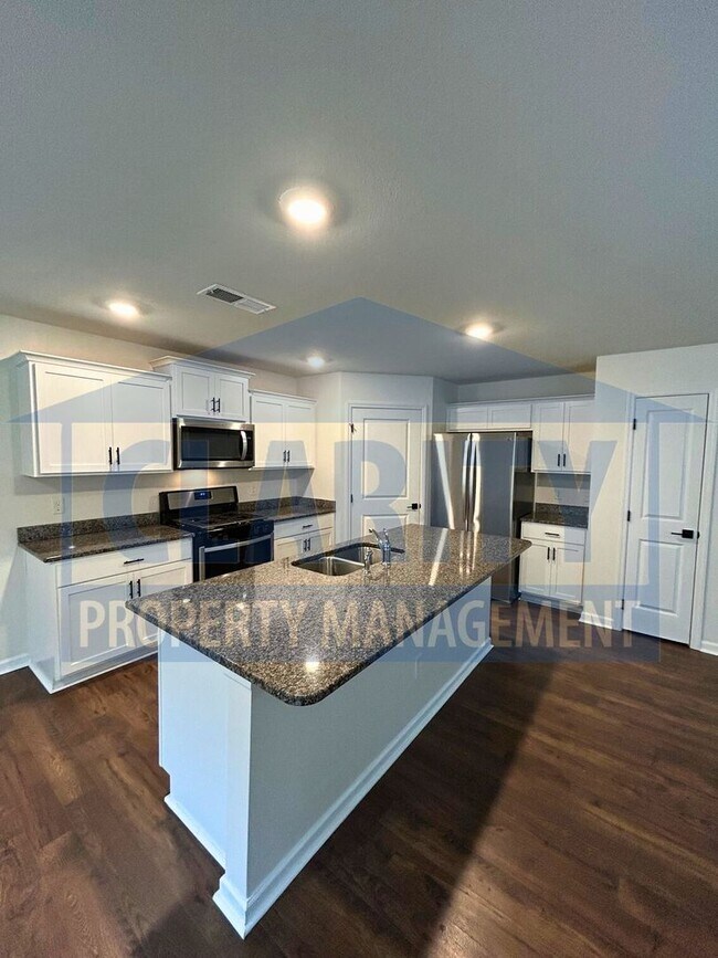 Building Photo - Beautiful 3 bedroom home in North Cleveland neighborhood!