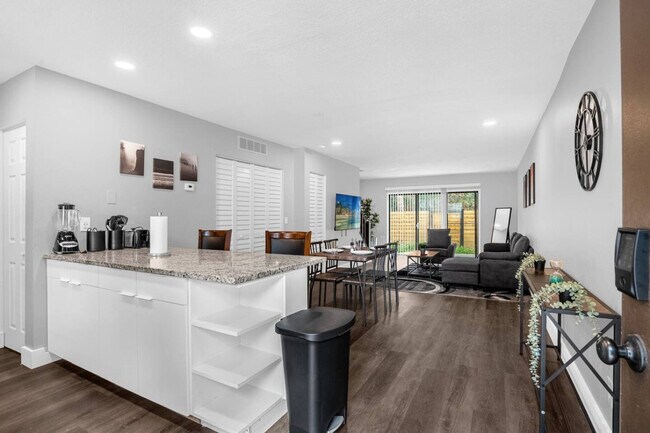 Building Photo - 13930 Heritage Club Dr