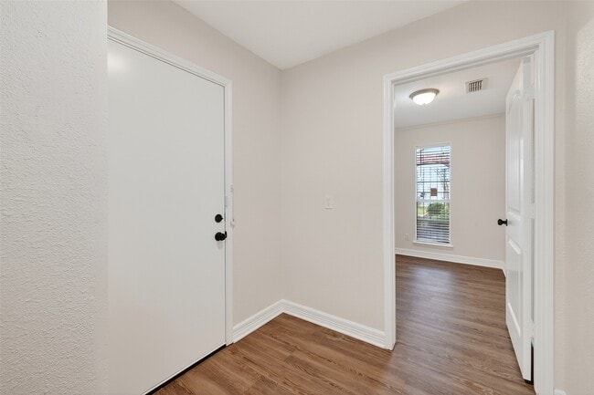 Building Photo - 9538 Ravensworth Dr