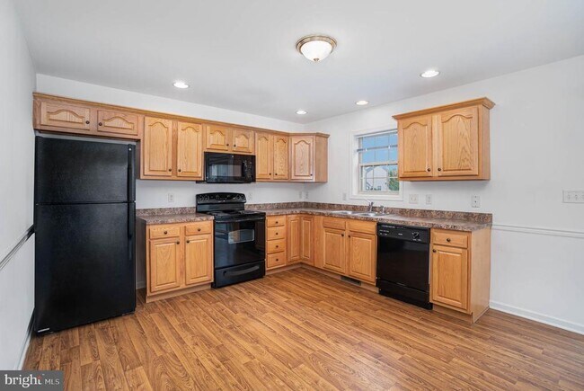 Building Photo - 6383 Creekbend Dr