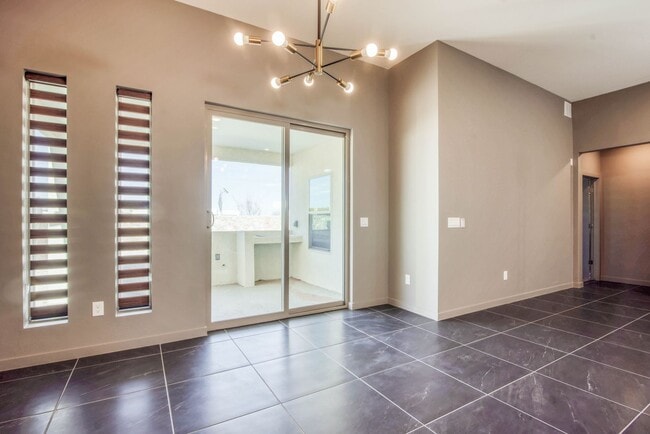 Building Photo - Beautiful East side House 4 bed-2.5 baths, part of The Overlook Casa Club that includes Swimming ...