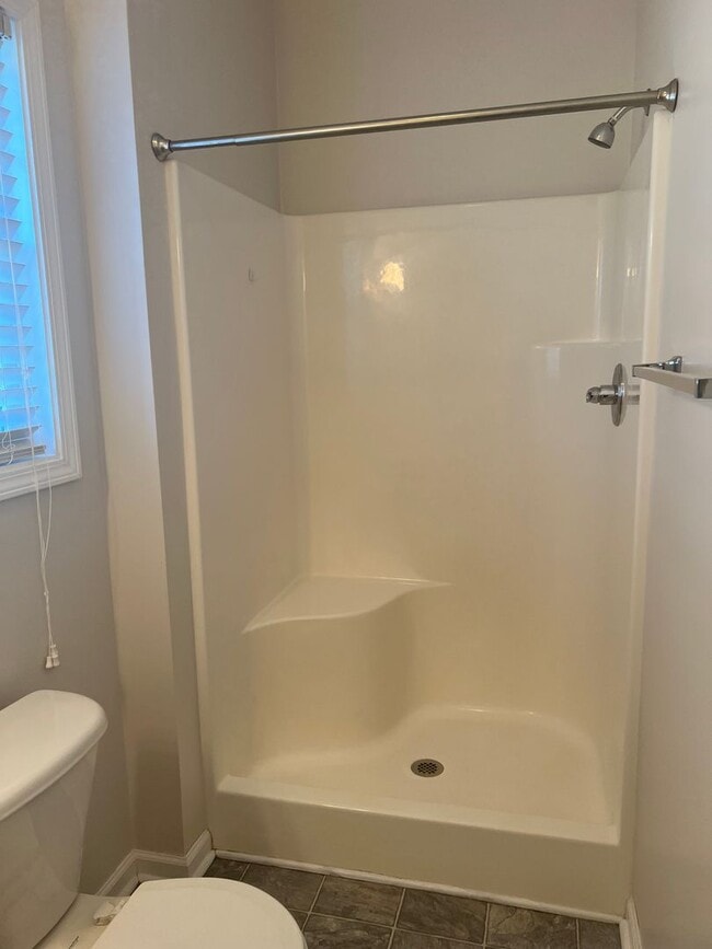 Building Photo - 3 Bedroom 3 Bathroom House with an Office.  Available Now!