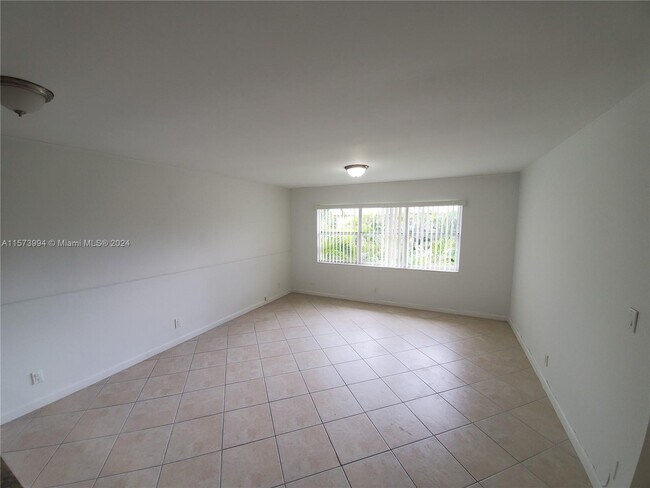 Building Photo - 560 SE 2nd Ave