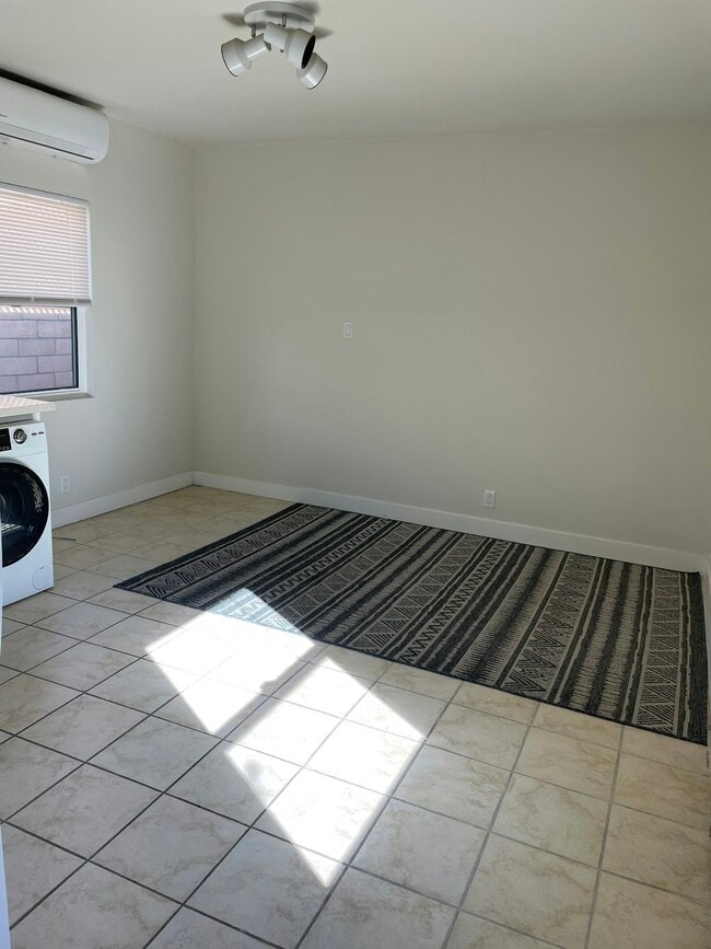 Building Photo - 2219 Glendon Ave