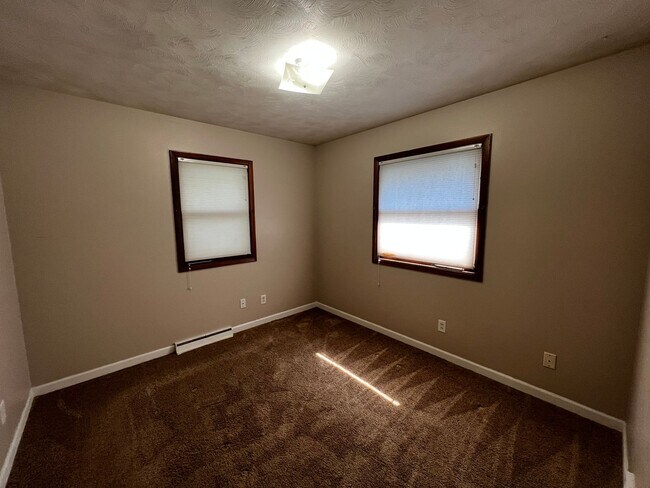 Building Photo - 3 Bedroom 2 Bath House For Rent