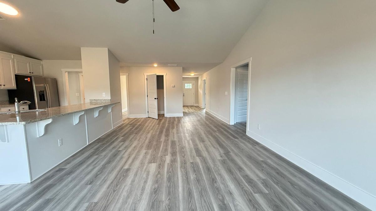 Building Photo - 209 Lake Meadows Dr