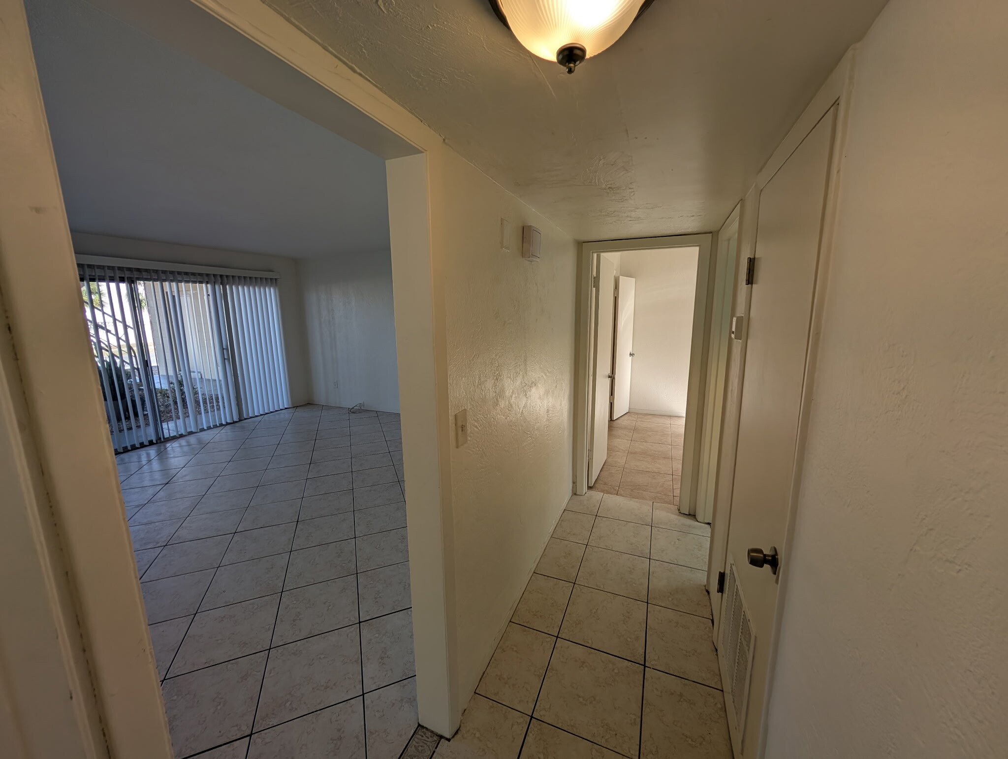 Building Photo - 2597 N Oleander Ave