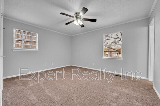 Building Photo - 624 Cresap Cir NE