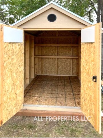 Building Photo - 1005 Newton St