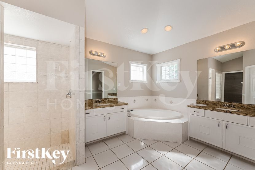 Building Photo - 5065 Hansard Ave