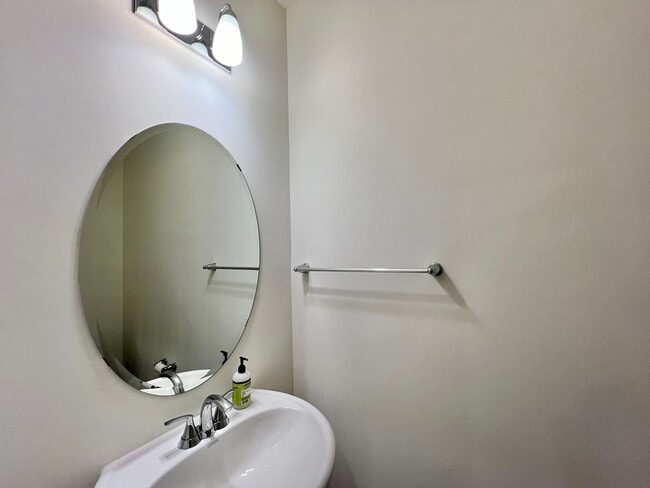 Building Photo - Luxurious, Newly Built 3BD, 2.5BA Raleigh ...