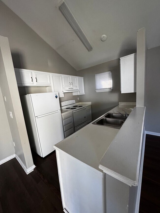Building Photo - ASK ABOUT OUR MOVE IN SPECIAL! SECTION 8 F...