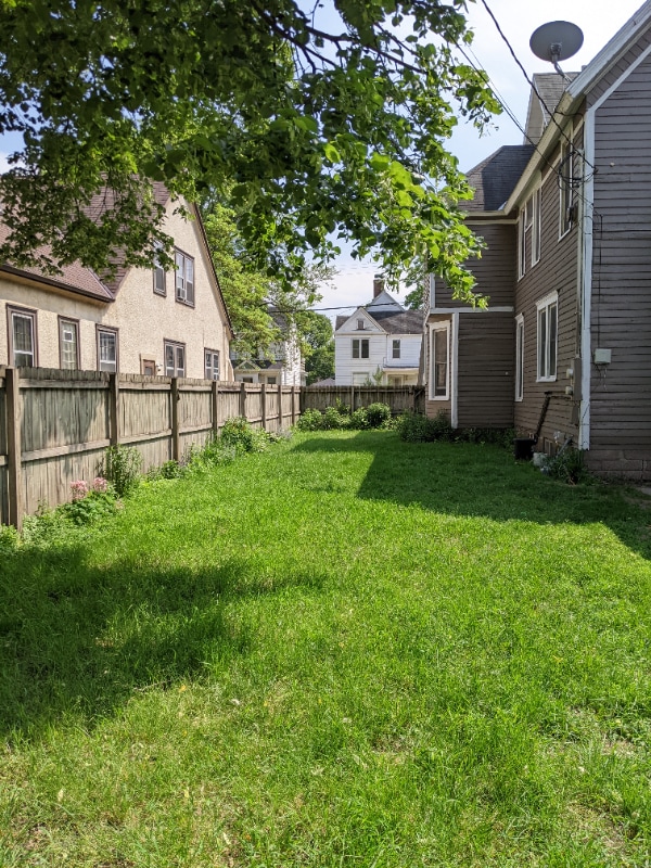 Building Photo - 1021 23rd Ave NE