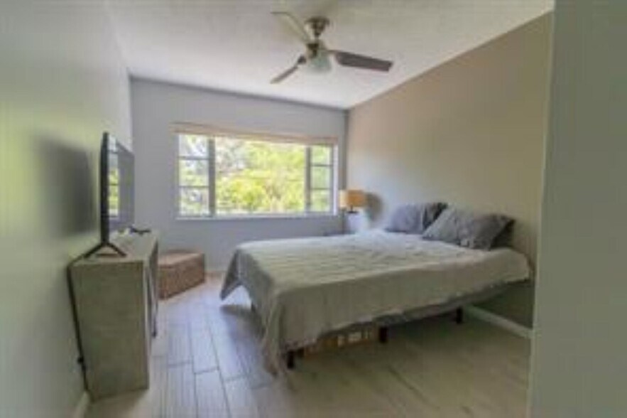 Building Photo - 5840 NE 22nd Way