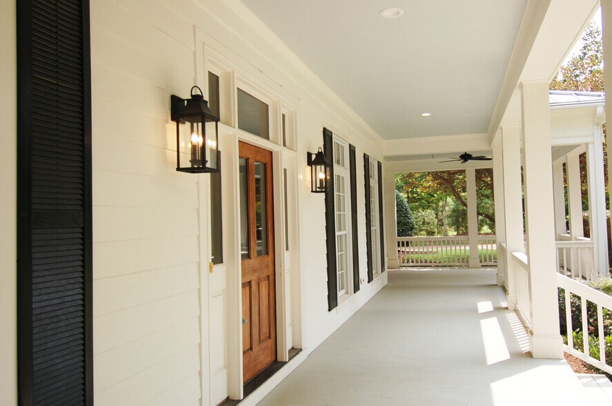 Front porch - 1020 Raindipper Dr