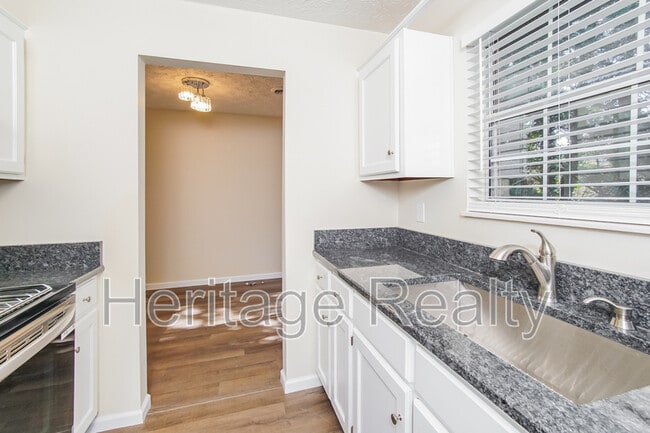 Building Photo - 4207 Iona Way