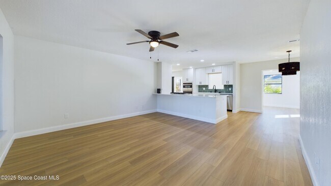 Building Photo - 987 Nicklaus Dr