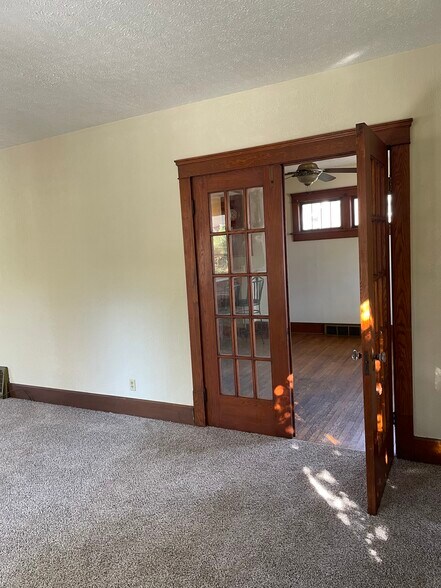 Building Photo - 206 Wales Rd NE