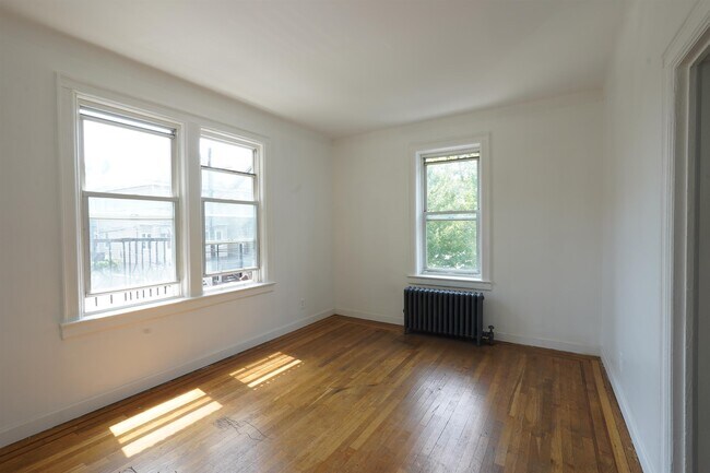 Building Photo - 573 Ave E