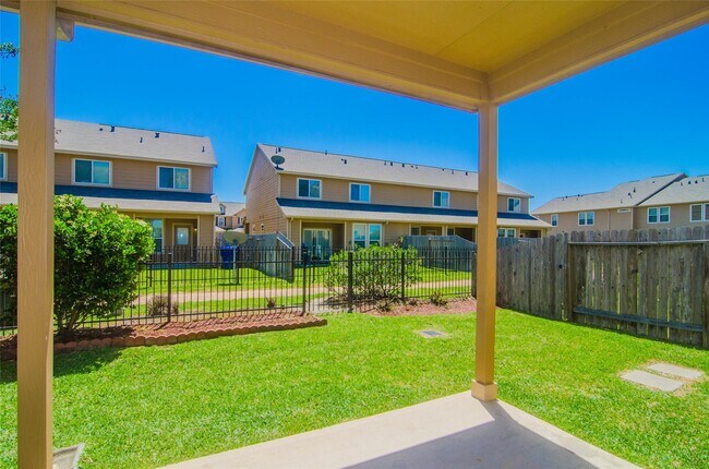 Building Photo - 3939 Calgary Cir